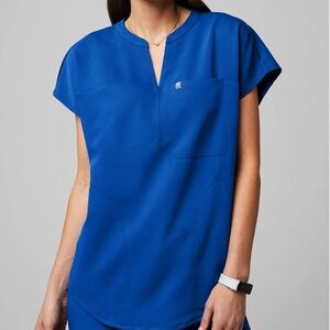 Fabletics Evolve royal blue scrub top